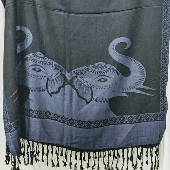 Pashmina/Silk blend Scarf with Fringe - Picture 7 of 7